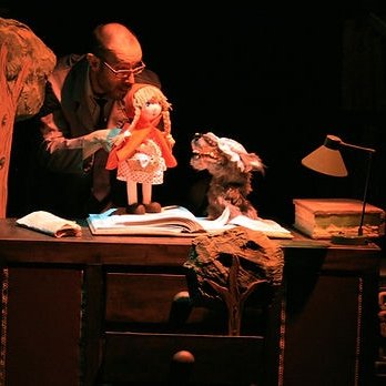 Teatro Avante returns to Key Biscayne for a special Hispanic Theatre Family Event!  El Guardian de los Cuentos (The Tales Keeper) will be a special treat for the whole family. 

​Teatro Avante is a KBCF Community Grant recipient. This event is free and open to the public.