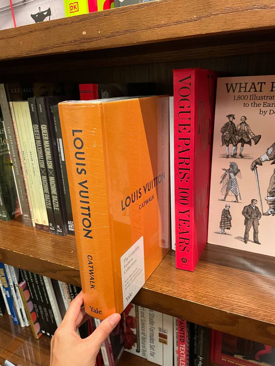 RhexClark's tweet image. There are two of my favorite libraries, one is NYPL and the other is The Drama Book shop. It is located near Time Square in Manhattan, and the decoration style inside is very characteristic. It is the most comfortable place to order a cup of coffee listen to music and read a book