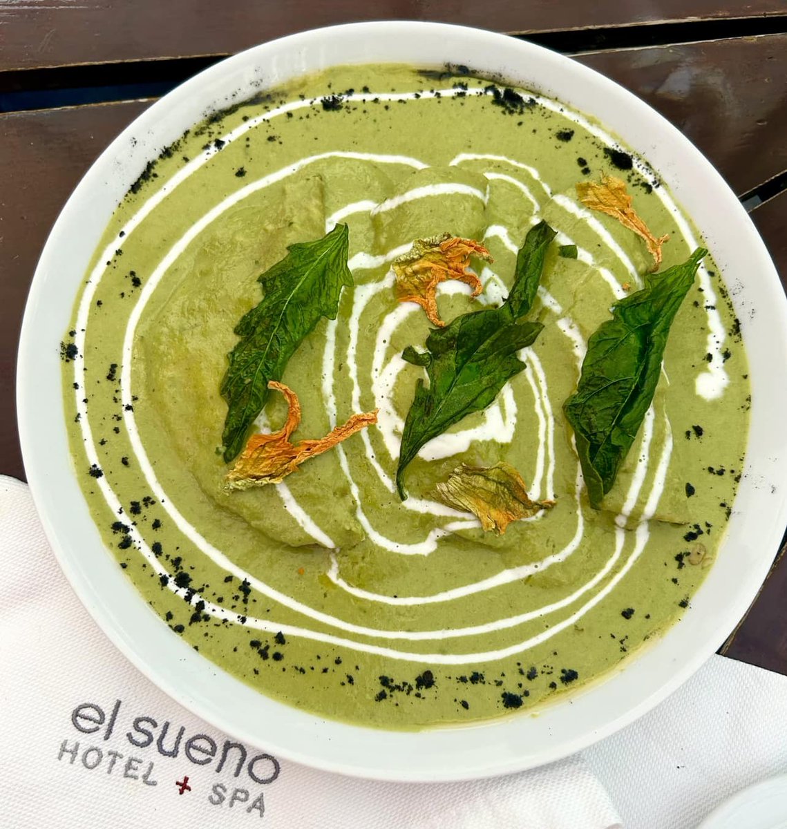 Tesoros_Puebla's tweet image. #BuenosDias #sugerencias #desayunos
@ElSuenohotel  tiene para empezar este dia, unas deliciosas #ENCHILADAS POBLANAS rellenas de pollo o de queso.
elsueno-hotel.com
9 Oriente 12 Centro Histórico
Puebla Pue. México
#elsuenohotel #tesorosdemexico #empresadediez