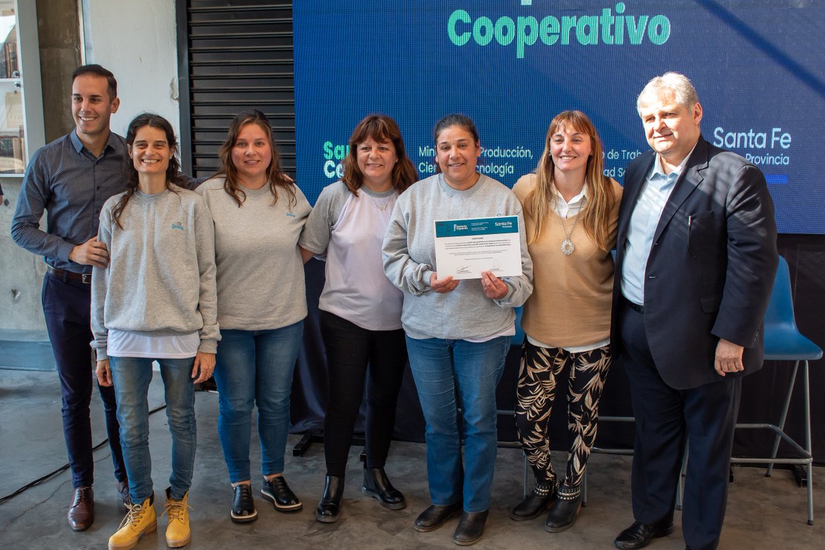 ✅ La gestión de Omar Perotti entregó certificados a quienes se formaron en la propuesta “Impulso Cooperativo” en el marco del programa Santa Fe Capacita.

📍La actividad se llevó a cabo en El Molino en la ciudad de Santa Fe.