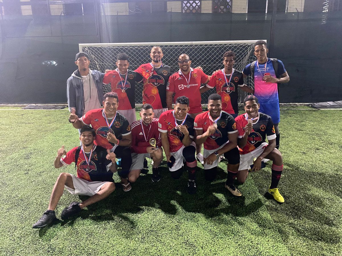 #TBT

Nuestra peña el Manchester United 👹 Panamá 🇵🇦 ha finalizado su participación en la Copa 🏆 <a href="/interpenaspty/">Interpeñas Panamá</a>, ocupando en su primer torneo oficial el tercer 🥉 lugar y de paso nuestro capitán ganando el líder de goleo. 

Muchas felicidades chicos por este gran paso.

#GGMU