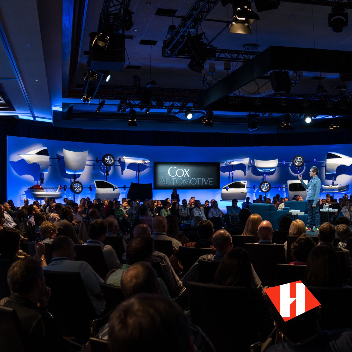 We know a thing or two about designing an incredible event experience. Check out some of our favorite stages we’ve designed over the years. See more great examples: ow.ly/NAoa50P5eu6 

#corporateevents #eventdesign #setdesign #stagedesign #productiondesign #lightingdesign