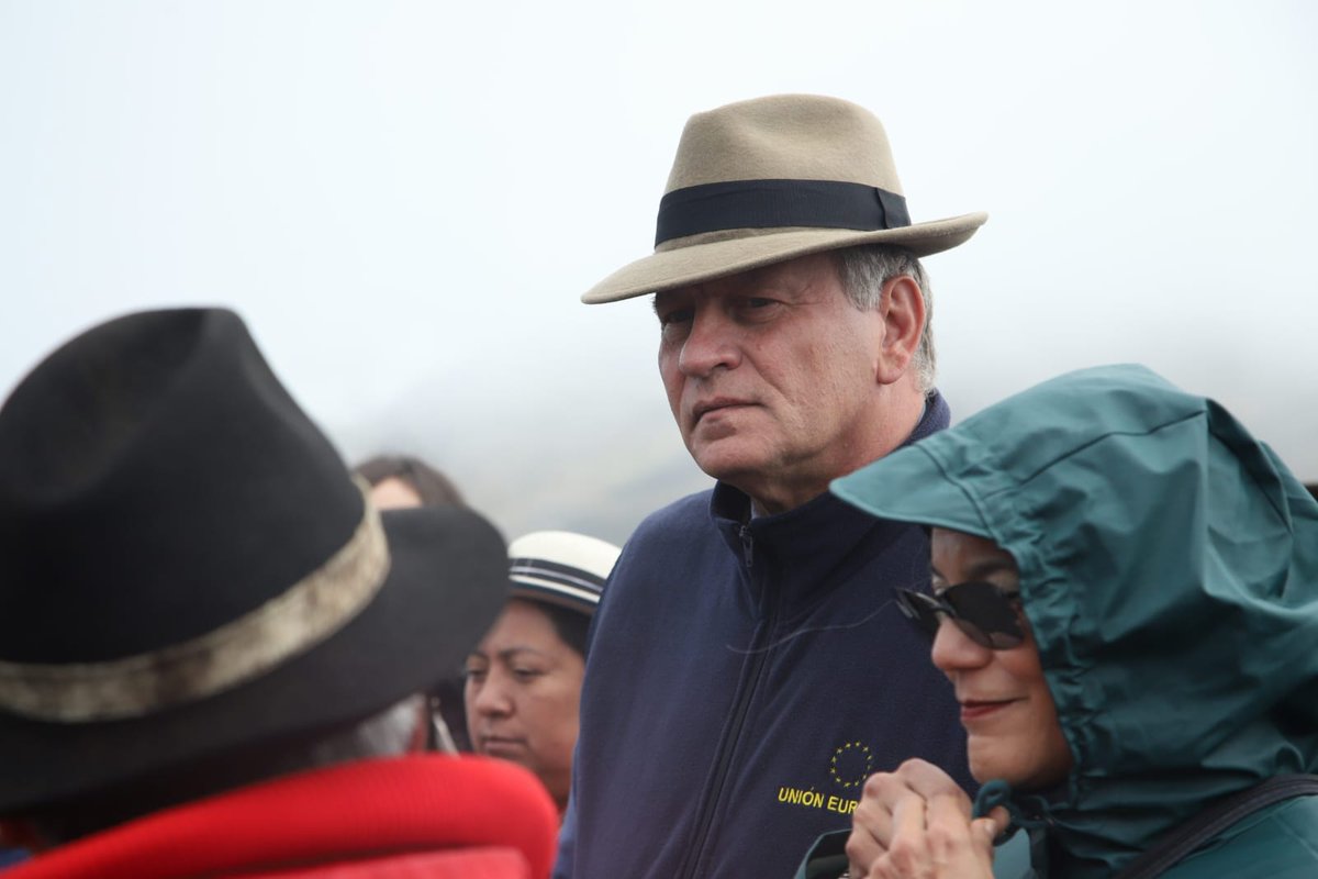 UEenEcuador's tweet photo. 🆕Hoy, visitamos proyectos para conservación de Agua y páramos de FAO y #FPHD financiados por la #UE en #Bolívar 🏞️💧🌿🧺🚜
Fomentamos la conservación de los servicios ecosistémicos del Paramo🗻 el cuidado de los recursos hídricos🏞️ y promovemos medios de vida sostenibles👩🏻🌾 https://t.co/8hsZaO3bHj