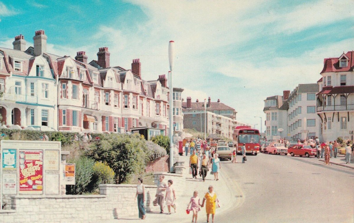 🌊🌊#seasidearchitecture often has an extravagant air, an added dash of ‘saltiness’, if you will. It’s what makes it such fun to study! I’ve loved sharing it with you @HouseHistroyHr @KarenAverby #HouseHistoryHour 
Thank you!🌊🌊