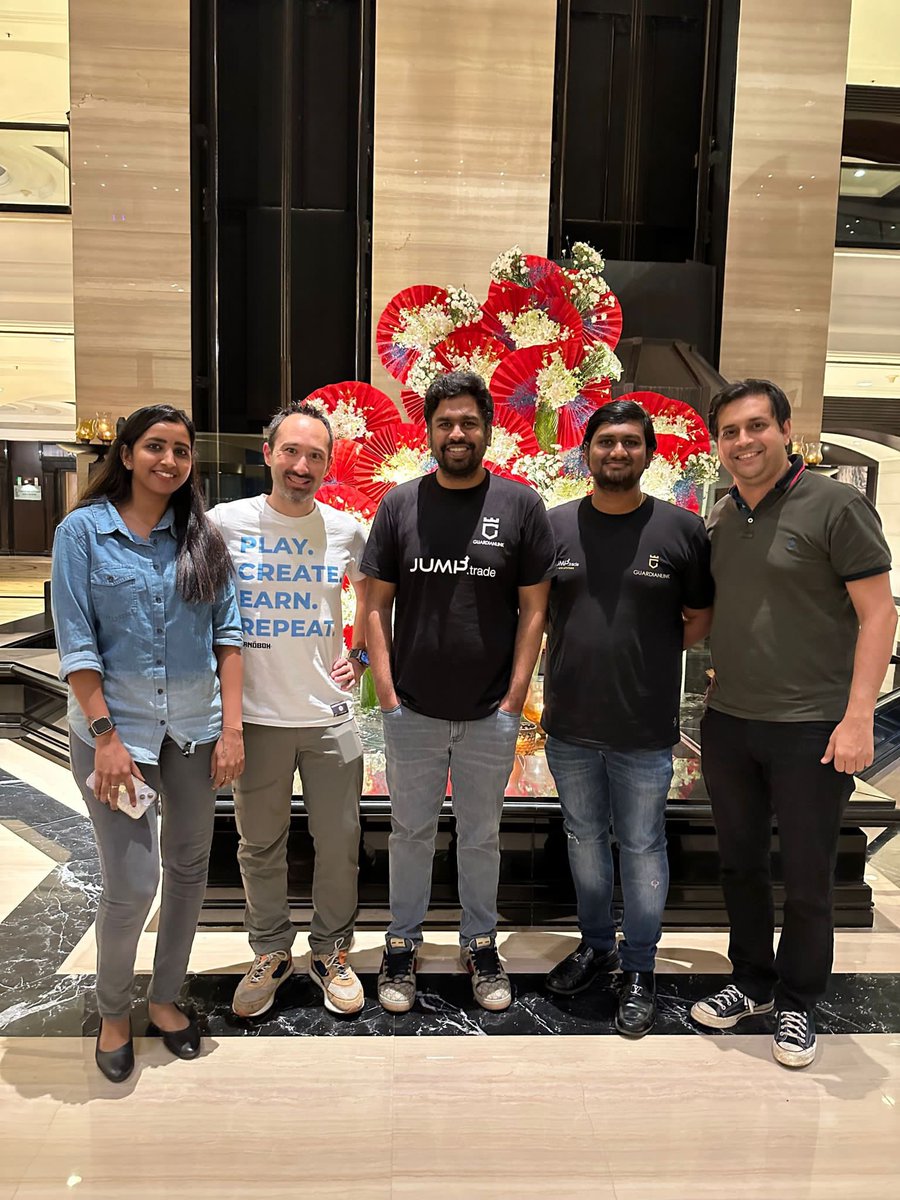 BharatBoxIO's tweet photo. 1 event 
3 days 
100+ community members

Web3 OGs and partners @TheSandboxGame @brincvc @Jumptradenft @Hungama_com all at one place building an exclusive Indian metaverse. 🚀

Can you guess what’s coming? 👀

#Bharatbox https://t.co/dcN1njLlxD