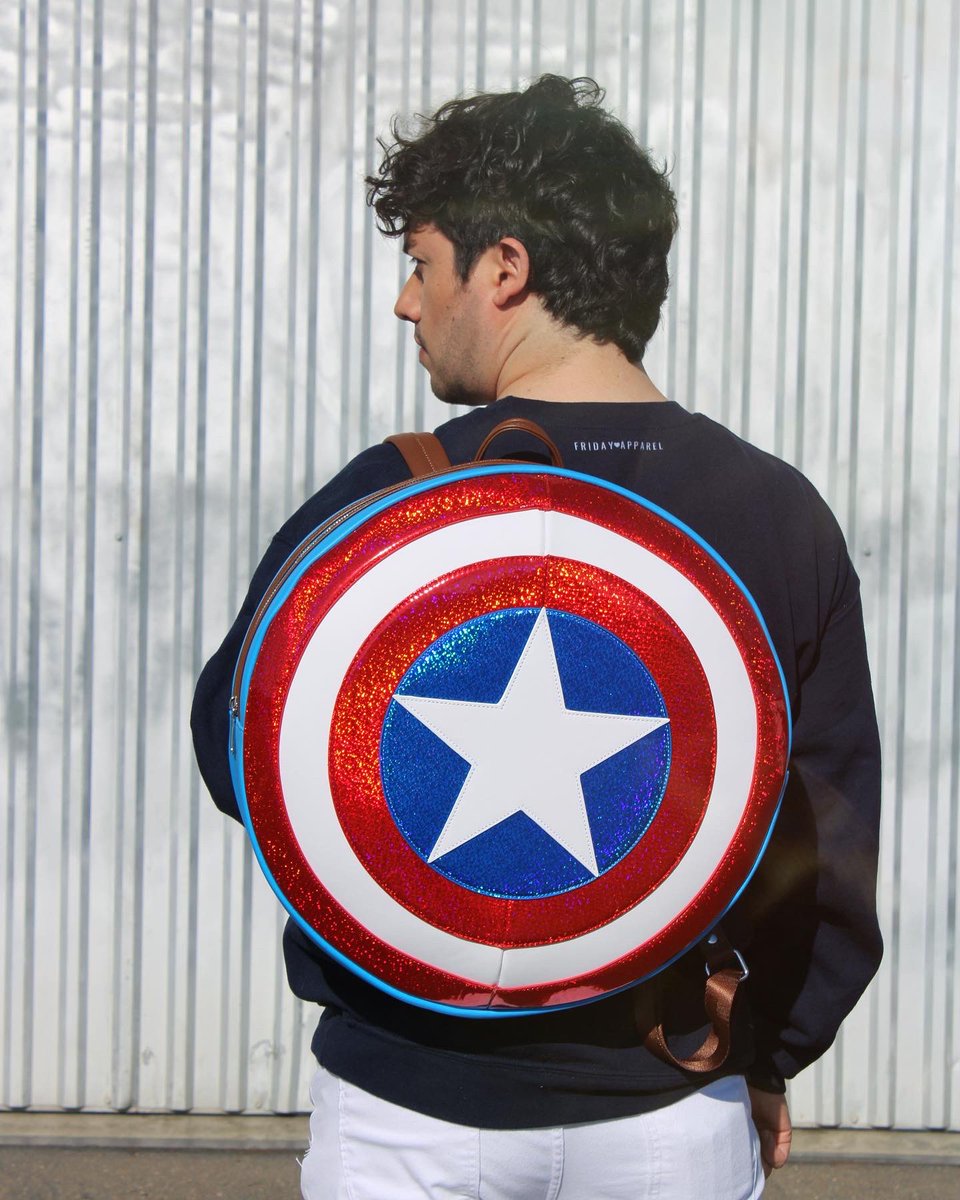 seejaylewis's tweet photo. #sponsored I can do this all day thanks to this Captain America Shield Exclusive Loungefly from @fundotcom_ ! Pick up yours via the link in my bio. #yesfundotcom #funfluencer #captainamerica #rogersthemusical https://t.co/MUIxA2UdPa