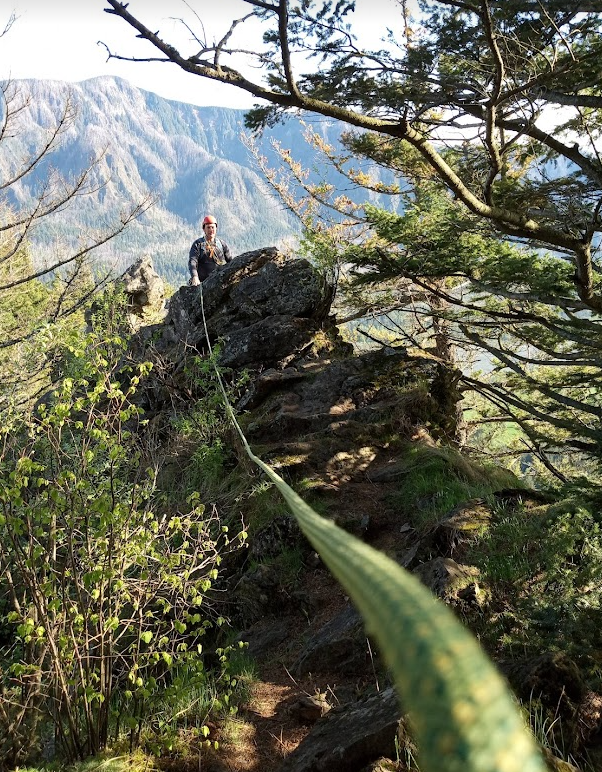 Pacific_Space's tweet photo. Good team-building adventure, climbing in the Columbia R. Gorge with my balloon copilots! Marvelous fresh air and several hours roped climbing &amp; scrambling. All well! Team members learn about ropes, knots, risk management, good decision-making...all applicable to balloon flying! https://t.co/87sBS7r1uJ