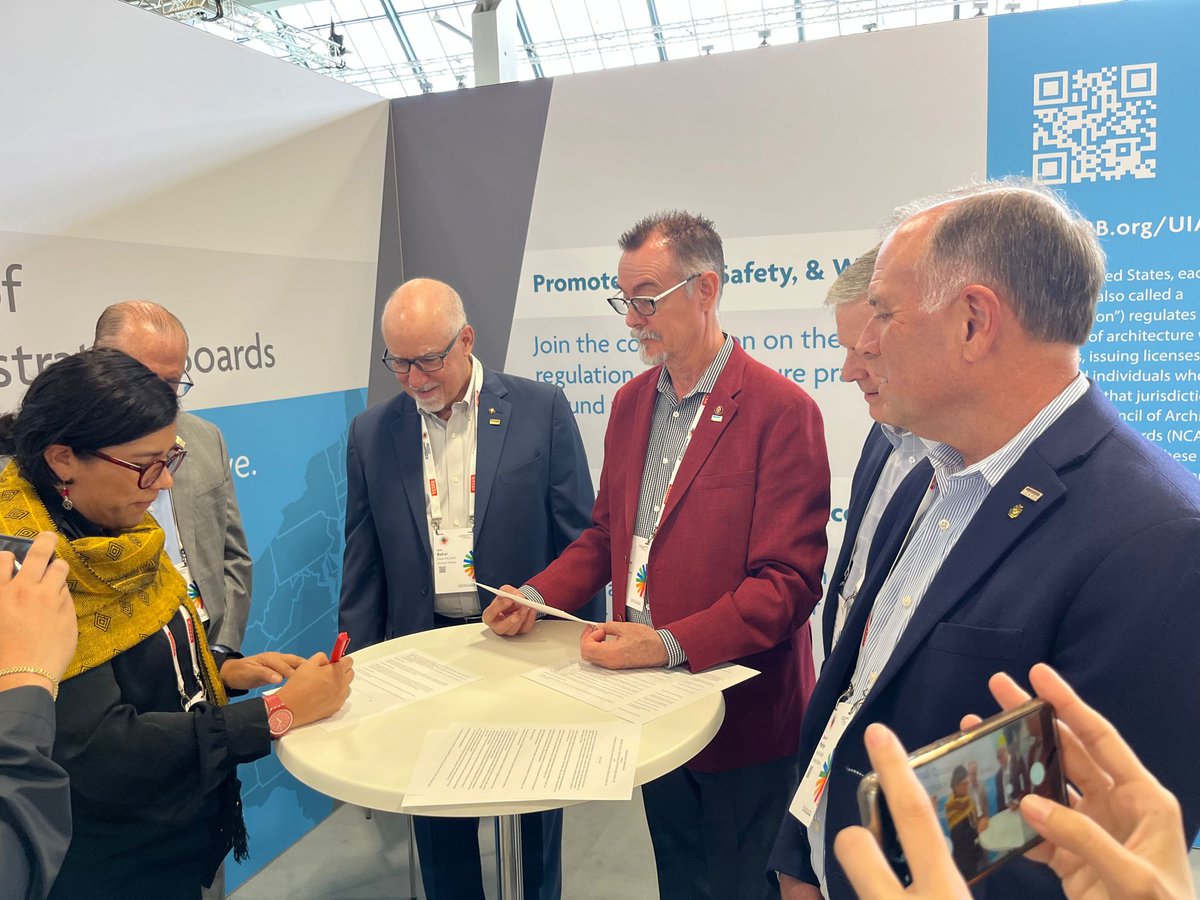 FCARMNacional's tweet photo. 4 julio 23 - Firma de cooperación binacional entre National Council of Architectural Registration Boards #NCARB - #FCARM.
Sede: Copenhague, Dinamarca.
#FCARMSomosTodos #Arquitectura #Architecture https://t.co/SoNETukpwC