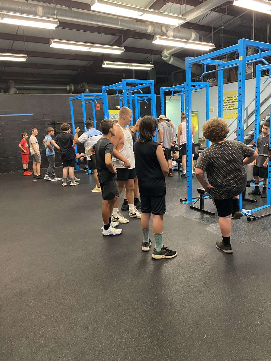 BATHFootball23's tweet photo. Bath Wildcats Junior High Football working hard in the weight room!!!
#Getbettereverday!!! https://t.co/TpQjnR6T3E