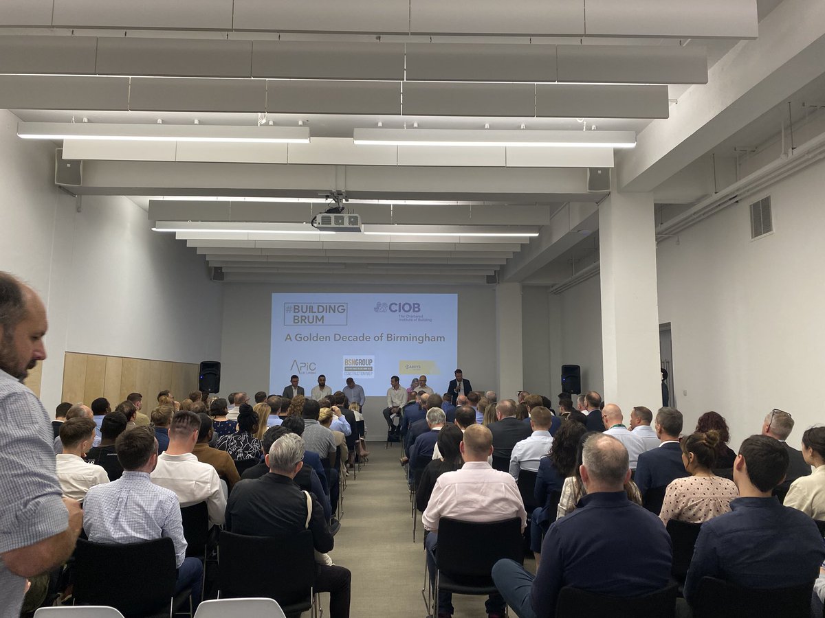 I can’t believe how many brummies have come together this eve to discuss ESGs. Well done to <a href="/theCIOB/">CIOB</a> and <a href="/BuildingBrum/">Building Brum</a> for bringing together key speakers on this important topic. Including Birmingham City Council, Howells, Careys, HBD, Lendlease and CIOB’s new President.