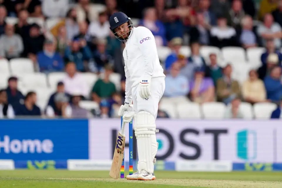 TheBarmyArmy's tweet photo. Iconic 😂

#Ashes https://t.co/3Y5JNb8CX3