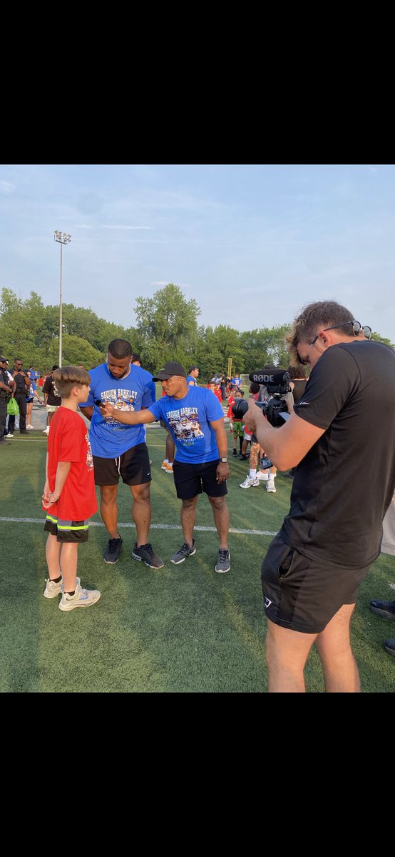 <a href="/etvisualss/">Ethan Thompson</a> Was given an opportunity to work with <a href="/TROPHYCASE__/">TROPHYCASE</a> which led him to becoming an exclusive videographer/photographer for @nfl stars like <a href="/David_Njoku80/">Chief David Njoku</a> <a href="/saquon/">Saquon Barkley</a> !! Great stuff ET, we’re proud of you. Come to the Valley , let’s us help you reach your peak