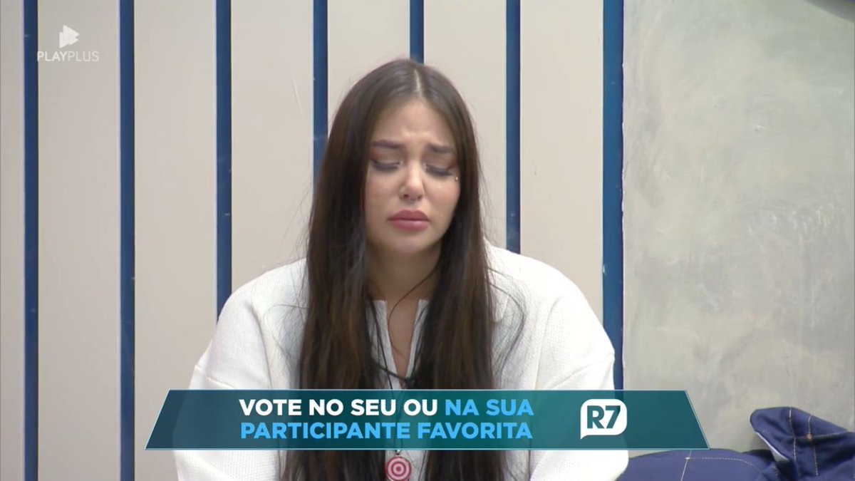 _recordplus's tweet photo. .@victoriamacan chora após olhar fotos de amigos e familiares 😢

Assine o @sigaplayplus e tenha acesso à transmissão 24 horas de #AGrandeConquista: https://t.co/UpWImxSIbX https://t.co/YQ8OOra3iy