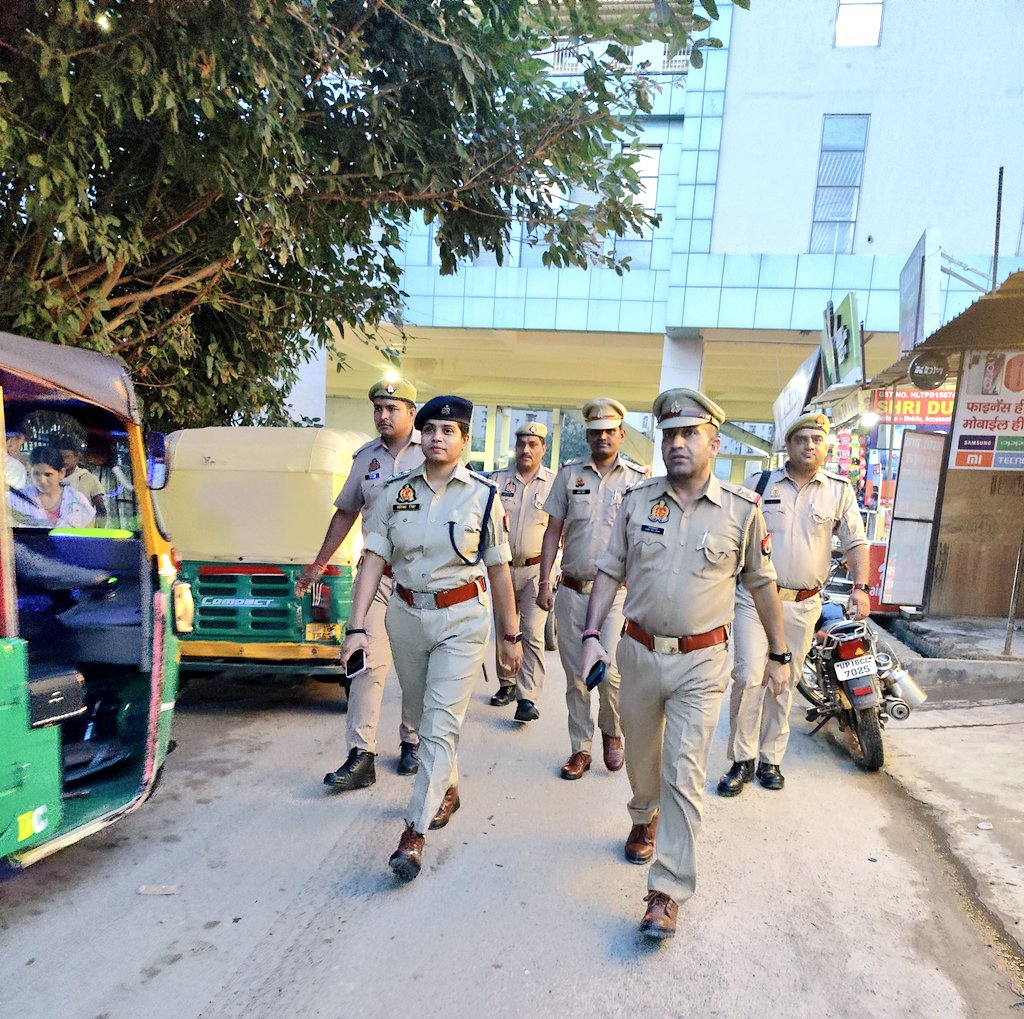 Vehicle Checking and Foot patrolling in sector 76 ,Barola..
<a href="/ACP3NOIDA/">ACP3 NOIDA</a> <a href="/DCP_Noida/">DCP_Noida</a> <a href="/noidapolice/">POLICE COMMISSIONERATE GAUTAM BUDDH NAGAR</a> <a href="/Uppolice/">UP POLICE</a>