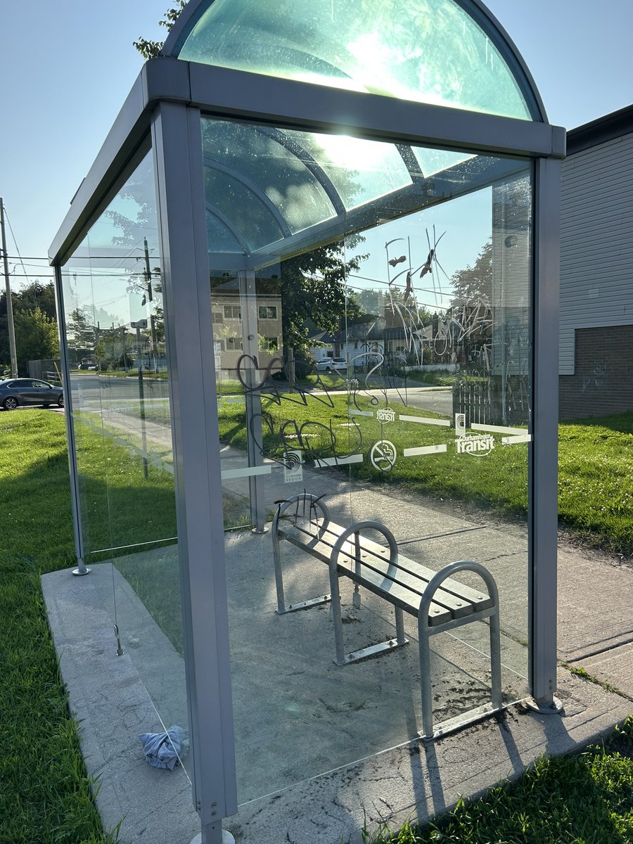 MusicMan798's tweet photo. @Durham_Transit Just in case you didn’t see my last post - graffiti all over the bus stop at Malaga WB @ Oxford https://t.co/F5gJhLFvvN