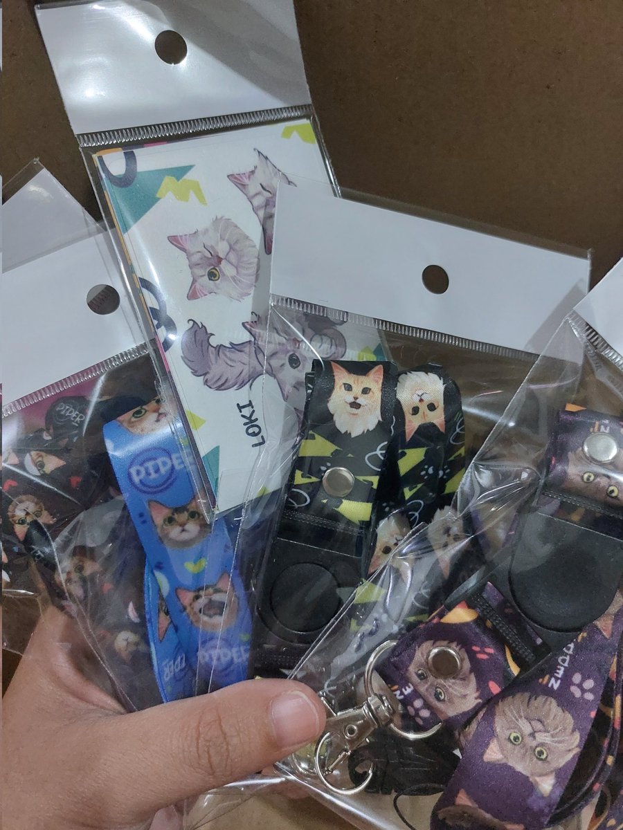 cemongkun's tweet image. Akhirnyaa Lanyardku sampe juga. Tapi sayang bgt printing Piper biru kurang bagus, burem bgt huhu dibandingin sm yg Neppy beda banget hiks..@BarudaksPapi