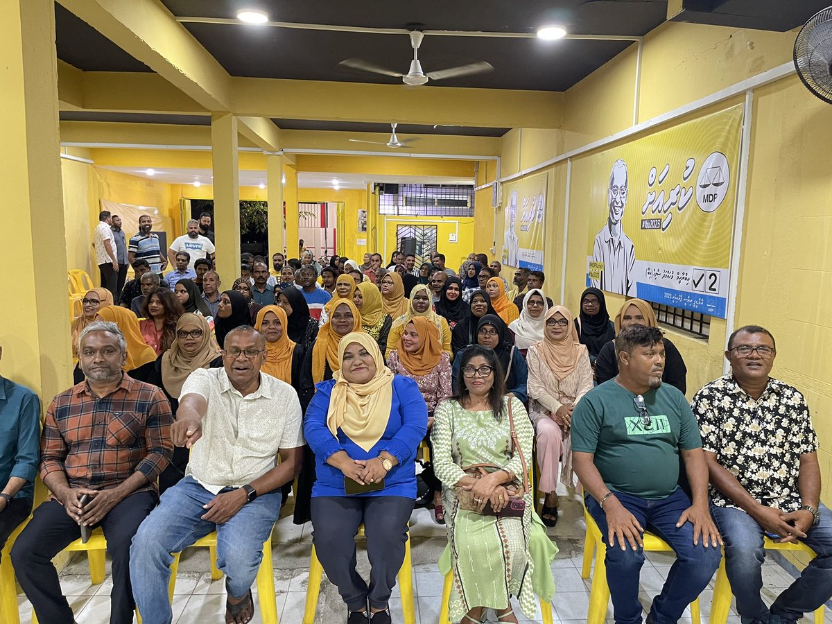 MariyaDidi's tweet photo. #UfaaveriAmaanRaajje #ibu23 
Male’ Dhairaa Campaign “bondibai event” ge therein 
 #Male’ Dhaairaa #CampaignTeam ah shukuriyyaa 🌼🌼🌼🌻🌻🌻 https://t.co/oaCLHpYNrJ