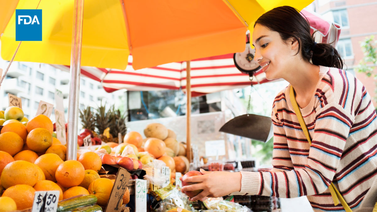 FDAfood's tweet image. Enjoy fruits and vegetables from the farmer's market. Remember to buy undamaged items, refrigerate pre-cut produce, and keep produce separate from raw meat and seafood while shopping. #foodsafetytips #producetips
fda.gov/food/buy-store…