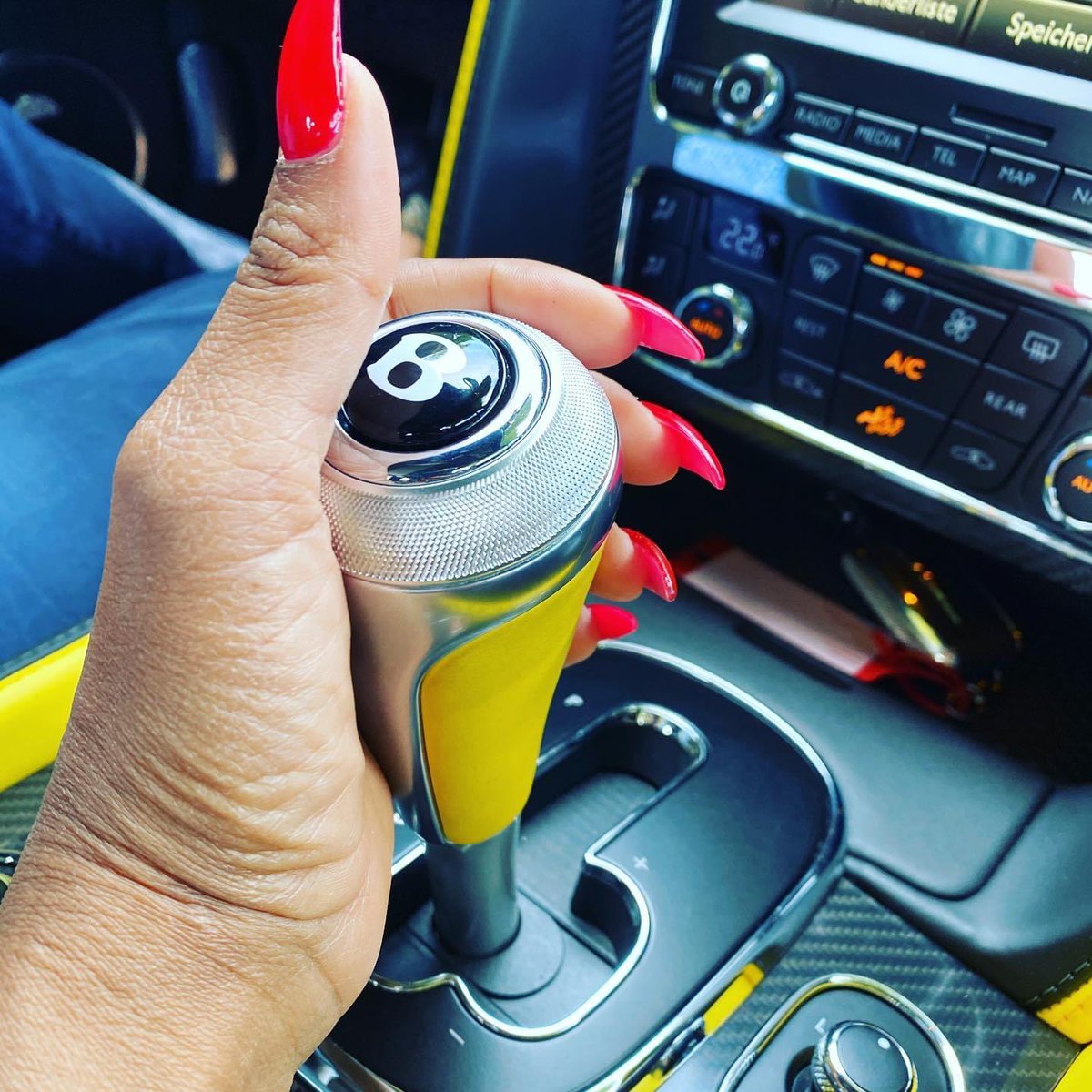 mistressgeneva_'s tweet photo. Nothing as a speed ride at this new @bentleymotors from 2016 soooo sexy and revel with those yellow stripes, it drive u through a forbidden atmosphere 
.
.
.
.

#mistressgeneva #baselworld #crossdressing #fetishism #furcoat #leathercoat #findom #Rolex #amaginebra #bdsmstudio https://t.co/QpL4XSyDhg