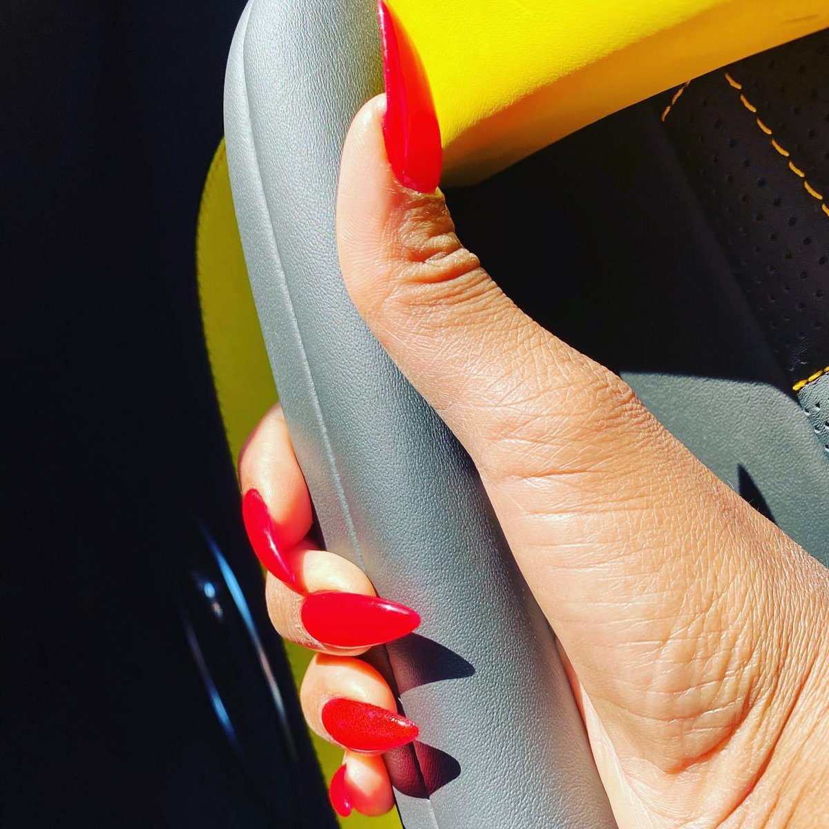 mistressgeneva_'s tweet photo. Nothing as a speed ride at this new @bentleymotors from 2016 soooo sexy and revel with those yellow stripes, it drive u through a forbidden atmosphere 
.
.
.
.

#mistressgeneva #baselworld #crossdressing #fetishism #furcoat #leathercoat #findom #Rolex #amaginebra #bdsmstudio https://t.co/QpL4XSyDhg