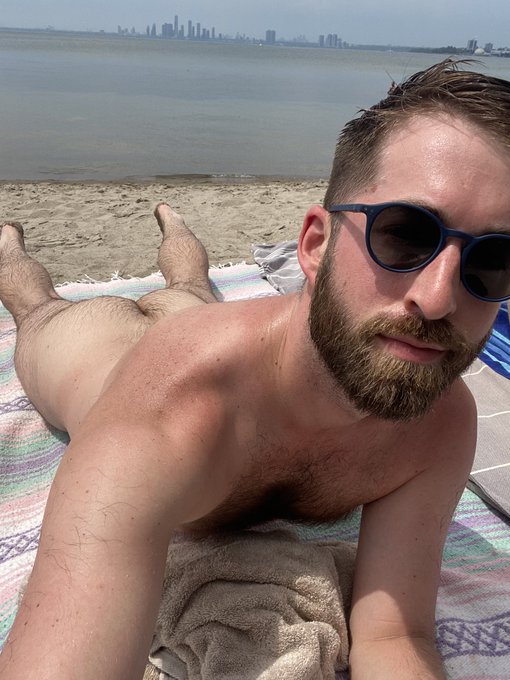 Anyone for some wet furry cheeks? https://t.co/HpbJlXb0tk