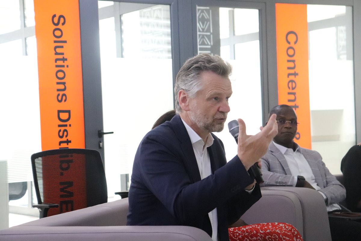GroupOrangeServ's tweet photo. [Visite du DRH Groupe Orange @Vincent LECERF au sein du GOS S.A]
Nous sommes ravis de partager avec vous quelques images de la visite de M. Vincent LECERF, VP Directeur des Ressources Humaines du Groupe Orange que nous avons eu le privilège d'accueillir dans nos locaux.@orange https://t.co/AyPPR3tlbf