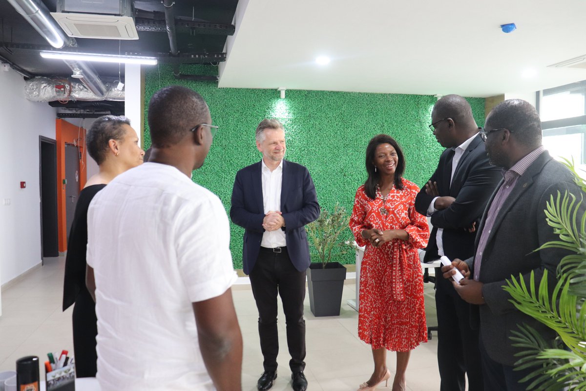 GroupOrangeServ's tweet photo. [Visite du DRH Groupe Orange @Vincent LECERF au sein du GOS S.A]
Nous sommes ravis de partager avec vous quelques images de la visite de M. Vincent LECERF, VP Directeur des Ressources Humaines du Groupe Orange que nous avons eu le privilège d'accueillir dans nos locaux.@orange https://t.co/AyPPR3tlbf