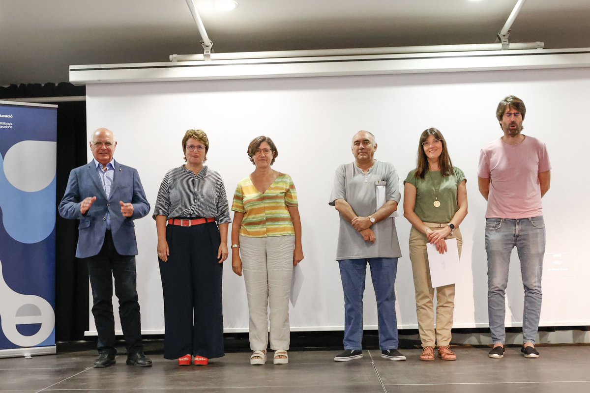 👏🏾L'acte de cloenda del curs 2022-23 d'avui ha estat  un emotiu homenatge a les direccions dels centres públics d'ensenyaments obligatoris i dels serveis educatius que deixen el seu càrrec, agraïnt el seu compromís i dedicació.

👥 I també de benvinguda a les noves direccions!
