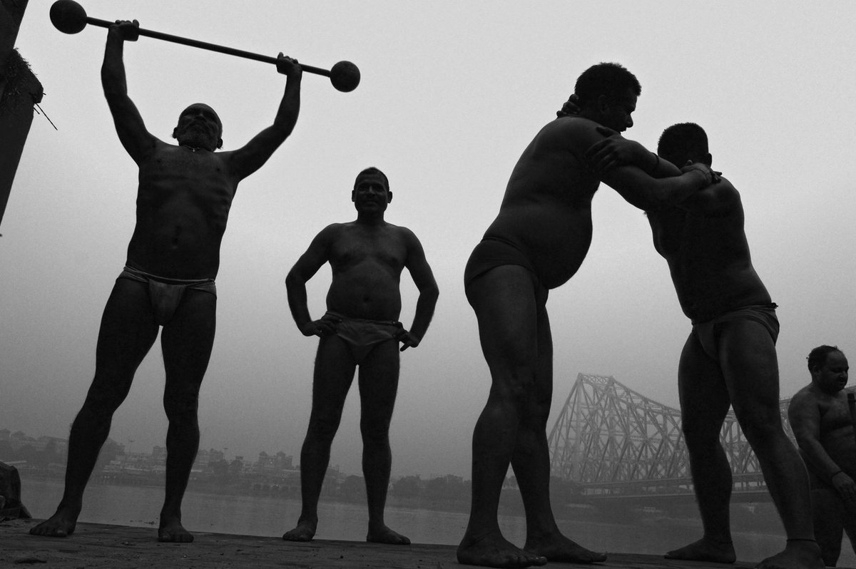 GM GM Twitter 💙

Now that so many people have moved actively on Threads, I feel coming back to the comfort of this platform again. 🤭

Black &amp; White lovers - where you at? :)