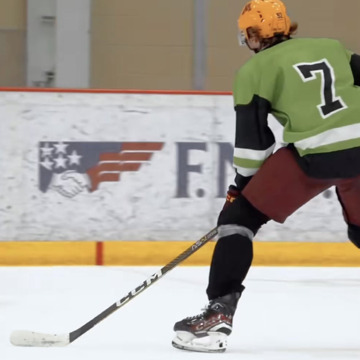 Logan Cooley was on the ice with the kids around Draft day. He broke in some new JetSpeed FT6 Pro skates ⛸️

#Yotes | #PrideOnIce