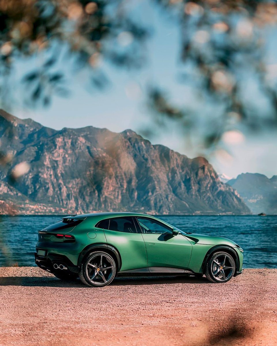 Today is definitely a good day to admire the #FerrariPurosangue in Verde Dora created by the #FerrariTailorMade program. 

💚
 
#LakeGarda #Ferrari