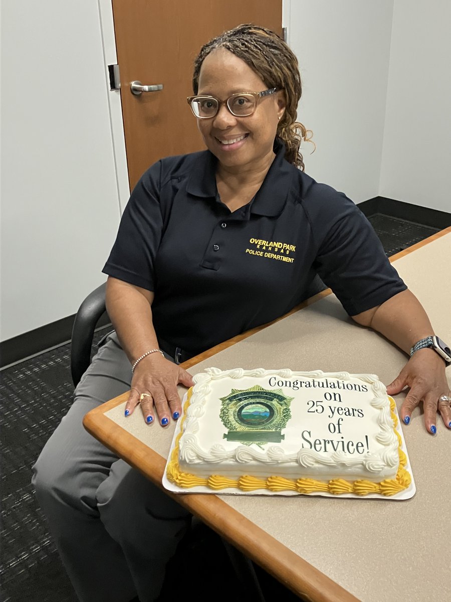 Congrats to <a href="/OverlandPark_PD/">Overland Park Police</a> Property Unit Supervisor, Carol Whitehead Woodard, on celebrating 25 years. Thank you for your service and dedication!!!
