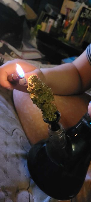 Phatty bong toke! https://t.co/9fxIVgpPlR<a href="/tag/hippie"class="tags"><span>#hippie</span></a>