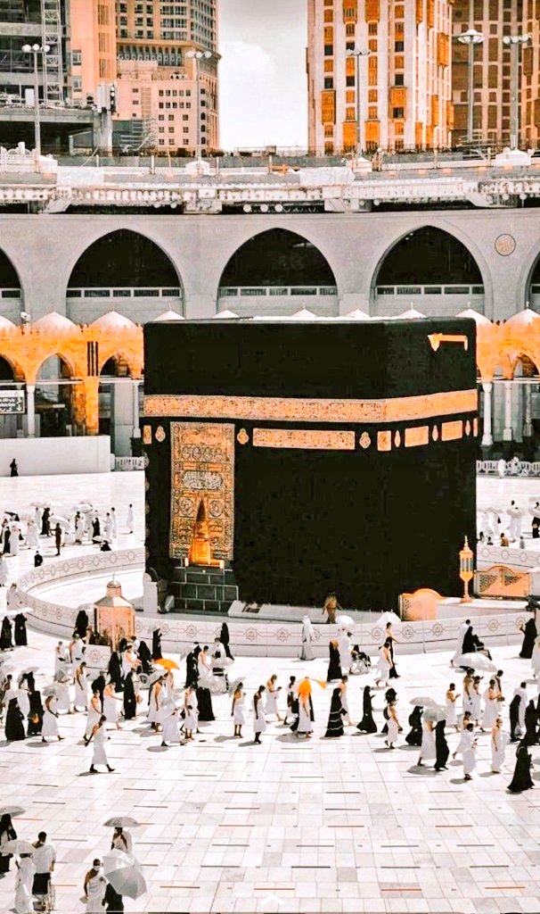 Makbul, dua ve tövbelerimizi kabul, sağlığımızı daim, kazancımızı bereketli, kalplerimizi ve evlerimizi huzurla doldursun İnşallah. Hayırlı cumalar dilerim.