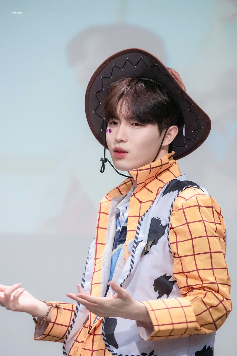 우디가 너무 예뻐요 🤠🔫

20230629 엠투유 대면
#KIMJAEHWAN #김재환