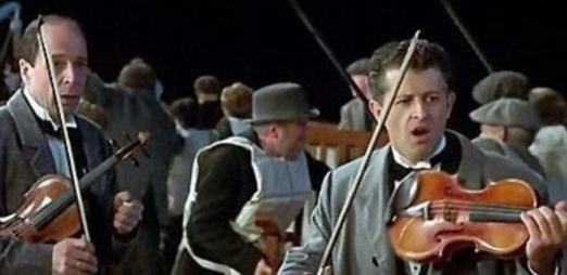 JuanPla34407319's tweet photo. Dizque "chao twitter", aquí nos quedamos más firmes que los músicos del titanic https://t.co/c1i87FVLa8