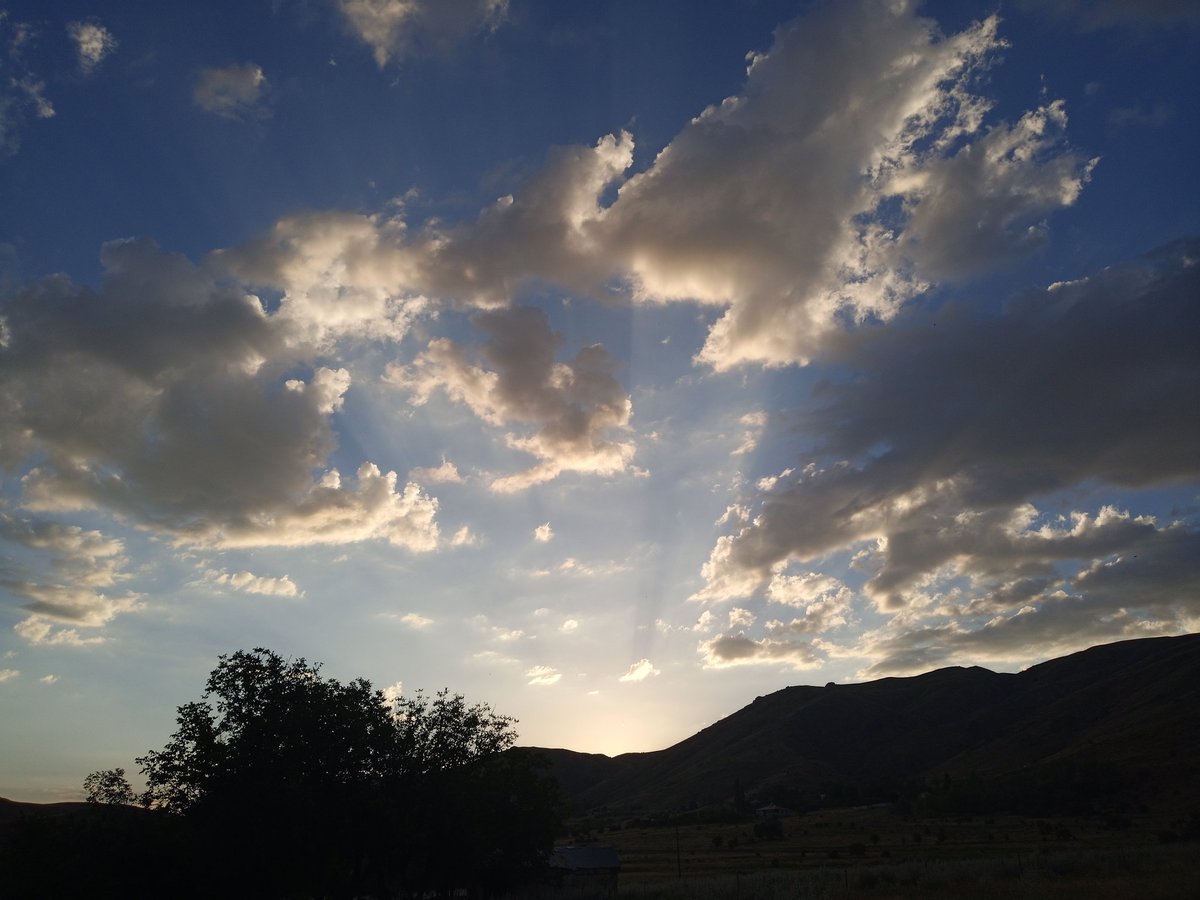 Ya Hây,
Ya Kayyûm,
Ya Muîn,
Ya Feyyâz!..

[Celle Celâluhû,  O'nun şanı ne yücedir.]