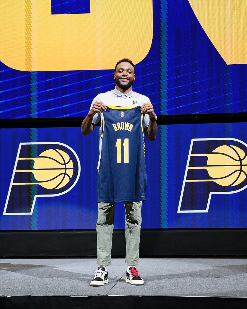 Pacers's tweet photo. Bruce Brown with the Blue and Gold. 👏 https://t.co/lWtzScvtAW