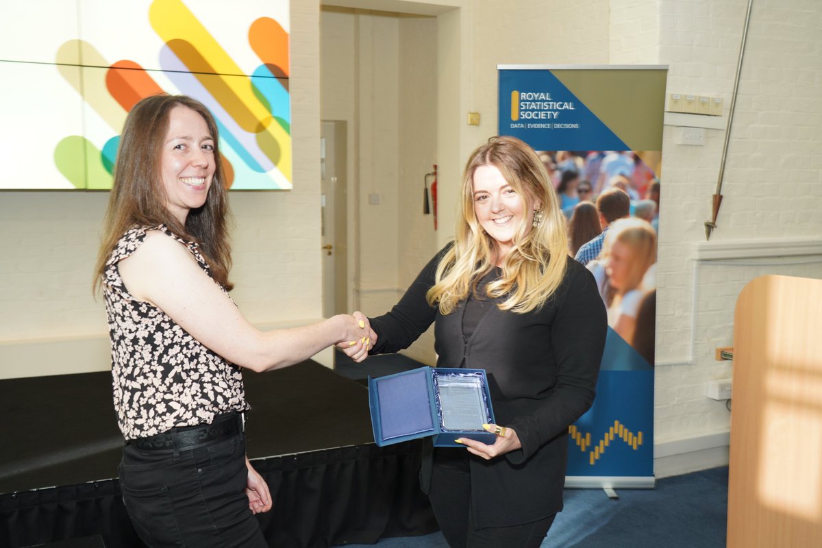 RoyalStatSoc's tweet image. This year we have two winners for our Florence Nightingale Award for Healthcare Data Analytics, supported by @HealthFdn. First is the EAVE II Long COVID Team, @EdinUniUsher for their project on the impact of Long Covid. Congratulations! #HealthStatsAward
rss.org.uk/news-publicati…