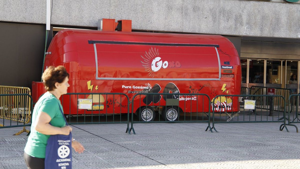vocescoruna's tweet photo. Estos son los precios del menú de GoXO, la «food truck» de Dabiz Muñoz que abre mañana en A Coruña https://t.co/dYzevJSfLN https://t.co/YQxMVKwKVs