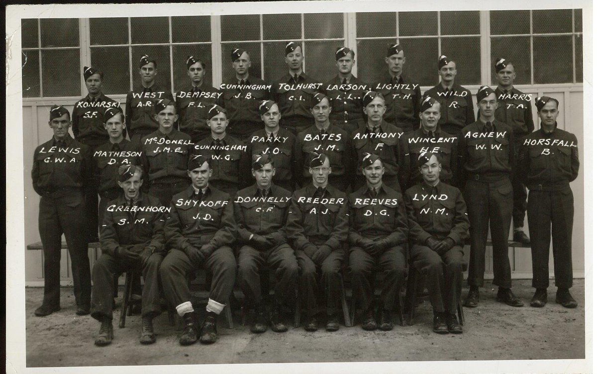 RCAFinfo's tweet photo. Course photo #BCATP #RCAF_History unknown location, unknown date. From the 1 Canadian Air Division History and Heritage archives https://t.co/Hj6gn6xVIJ