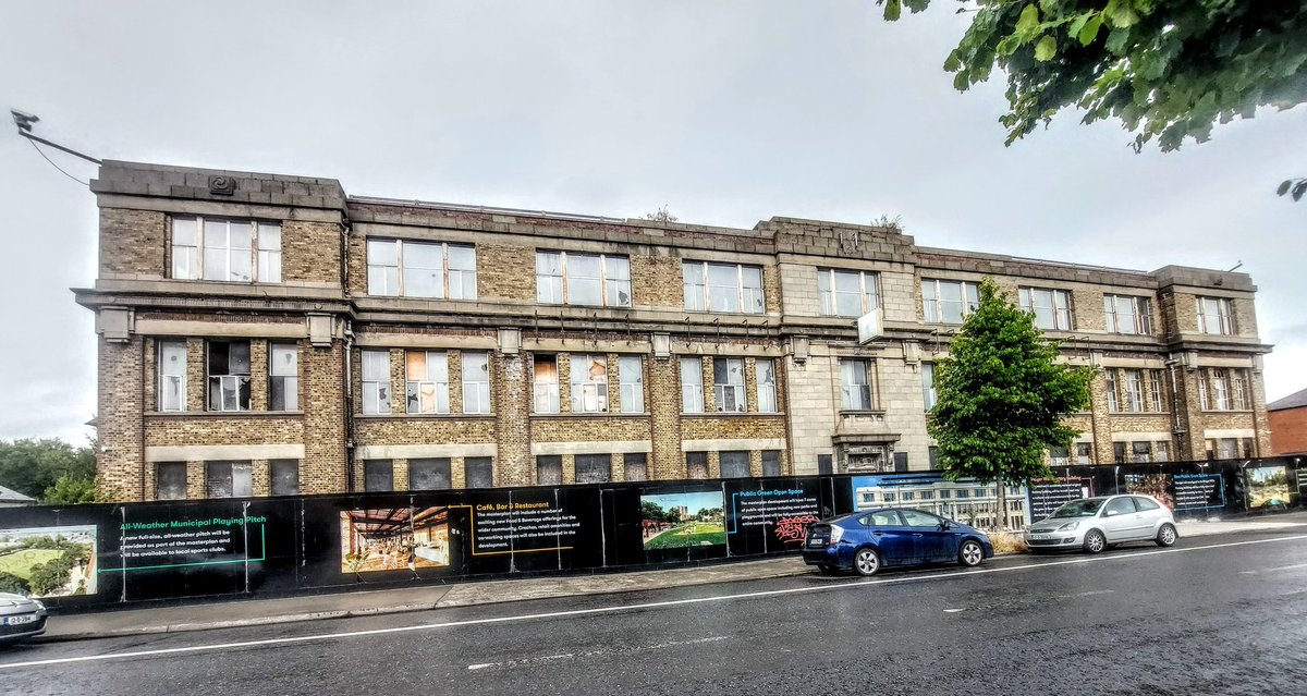 Run commute home. #derelictireland #derelictdublin #dublinrunners #cinema #johnplayer #Dublin8 Rialto. SCR. ❤️🇮🇪🇪🇺🏃‍♀️🐕🙏