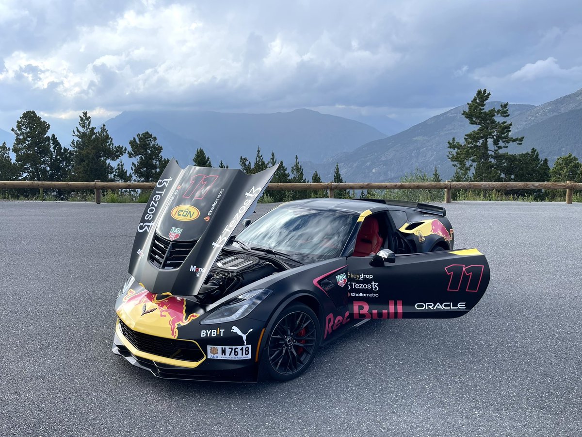 -Tener un Corvette C7 Z06✅
-Vinilarlo de Red Bull Racing✅
-Que lo firme Sexo Perez☑️