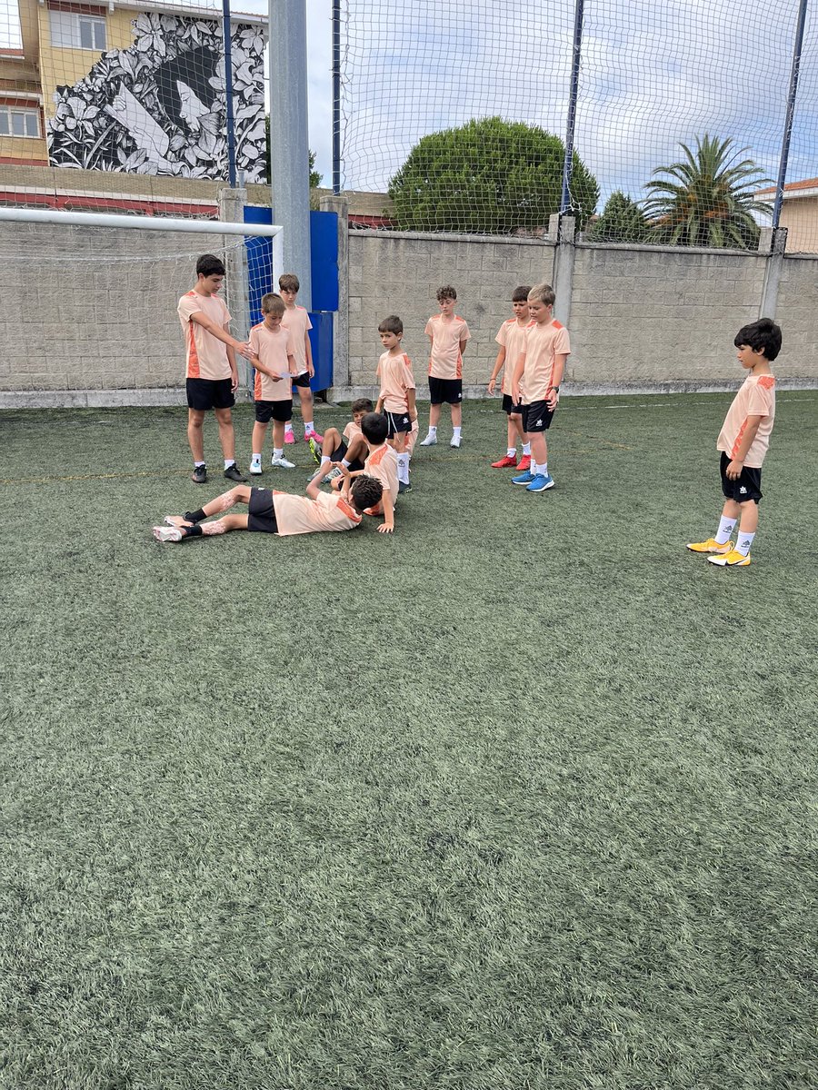 CampusBansander's tweet photo. Buenas tardes !!

Tanto ayer como hoy hemos llevado a cabo juegos y gymkanas con amplia variedad de ejercicios y puntuaciones.

Compañerismo y trabajo en equipo como base para disfrutar.

Seguimos con más ganas que nunca y preparando novedades para la próxima semana. https://t.co/ATZmk3Lrtv