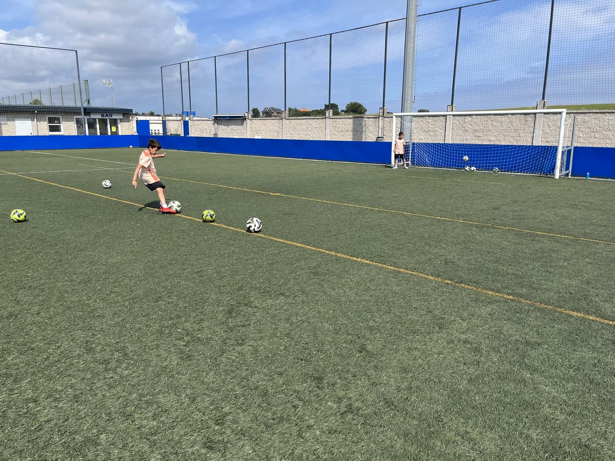 CampusBansander's tweet photo. Buenas tardes !!

Tanto ayer como hoy hemos llevado a cabo juegos y gymkanas con amplia variedad de ejercicios y puntuaciones.

Compañerismo y trabajo en equipo como base para disfrutar.

Seguimos con más ganas que nunca y preparando novedades para la próxima semana. https://t.co/ATZmk3Lrtv