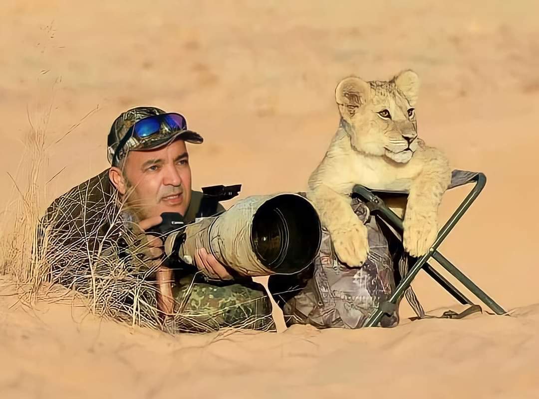 InformaCosmos's tweet photo. «Mira, ese que viene ahí es mi papá. Tómale una foto».

📷: Djamel Hadj Aissa https://t.co/AVxtrMOg3P