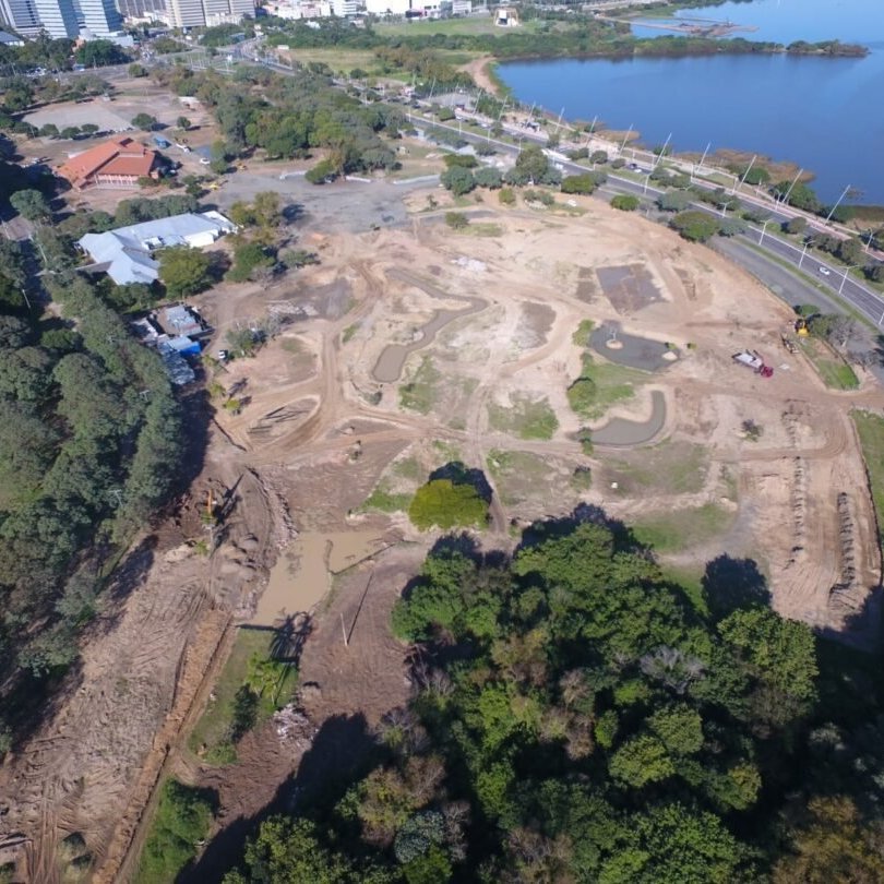 matheuspggomes's tweet photo. Foto 1: Parque Harmonia antes da privatização;
Foto 2: Parque Harmonia depois da privatização;

Não há dúvidas: é uma das maiores cenas de devastação ambiental da história de PoA. 

A empresa que gere o Parque prevê que até 770 ÁRVORES podem ser SUPRIMIDAS. 

Cenário desolador!👇🏾 https://t.co/BmIlkGocgW