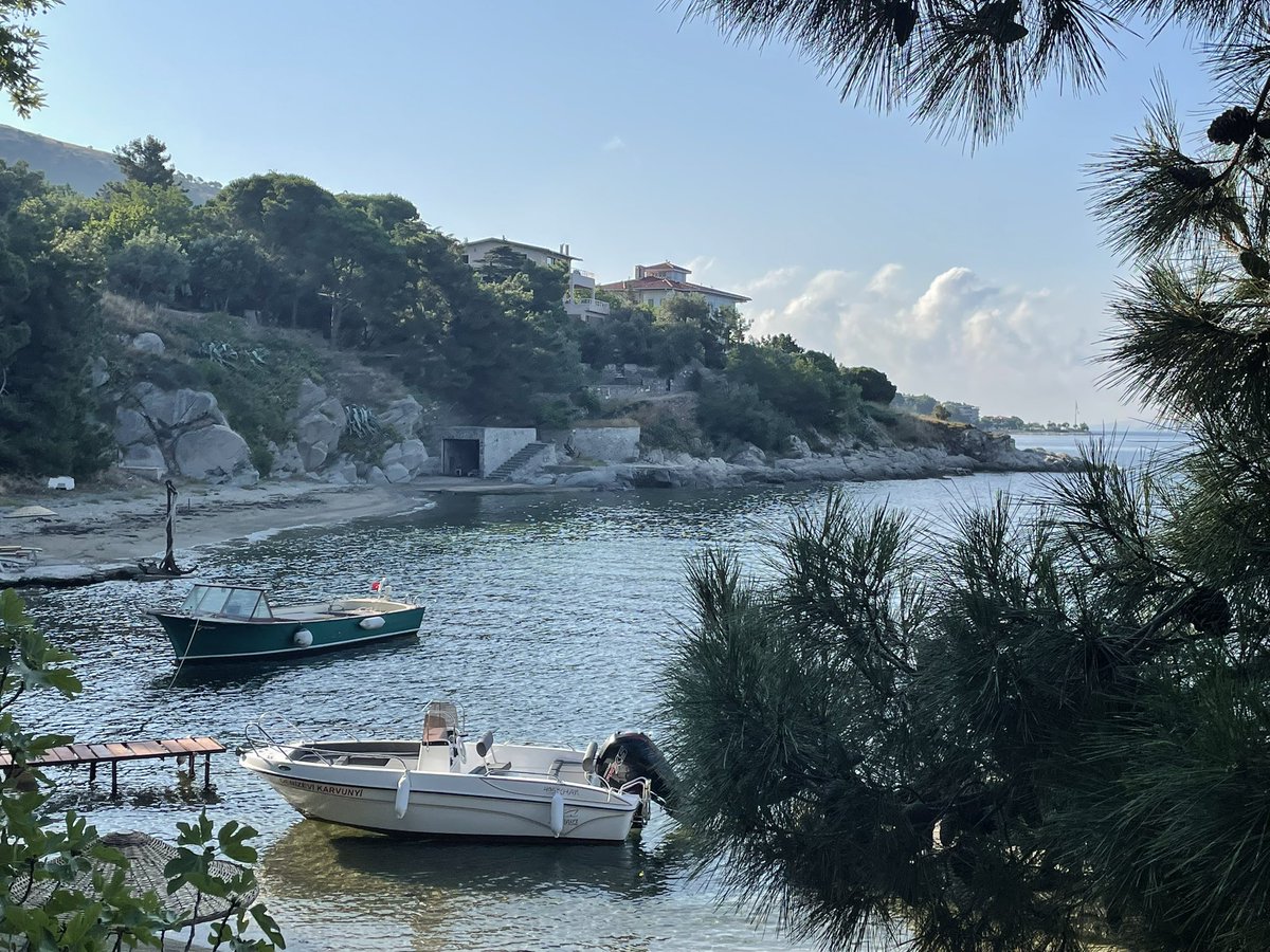 DenizGunEnon's tweet photo. Dünyadan uzak,deryaya yakın,sadece 7 odalı paralel evrenimize bekleriz.
#marmaraadasi 
İnstagram:
denizevikarvunyi https://t.co/ftl3MGjY4G