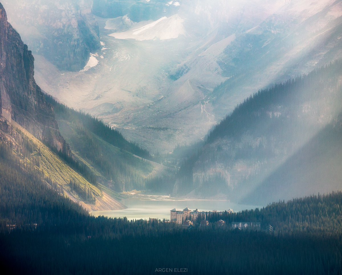 View of Lake Louise and <a href="/FairmontCLL/">@FairmontCLL</a> as captured from Mt Whitehorn 🌄 

#banff #Alberta #canada #photography