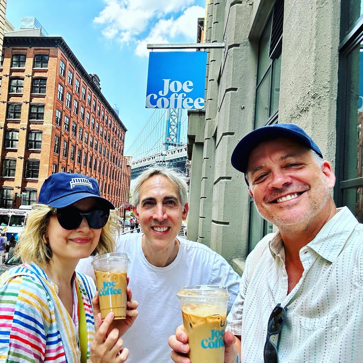 Happy 20th Anniversary to my fave Coffee Guy Jonathan Rubinstein , founder of @JoecoffeeNYC w my fave Coffey Guy @HanksHandmade ! Congrats Jonathan!
Fun fact: c*^t-pillow lover Amy Sedaris ( #SomebodySomewhere ) baked  cupcakes for them early on! 
1) Dumbo 2) our wedding day https://t.co/CKbzD79cel